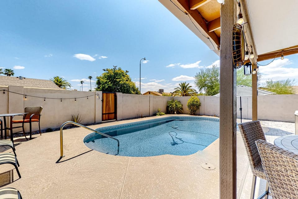 WeeCasa-Poolside Paradise House in Chandler