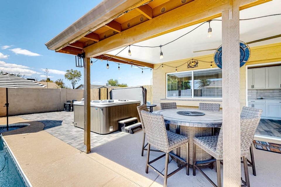 WeeCasa-Poolside Paradise House in Chandler