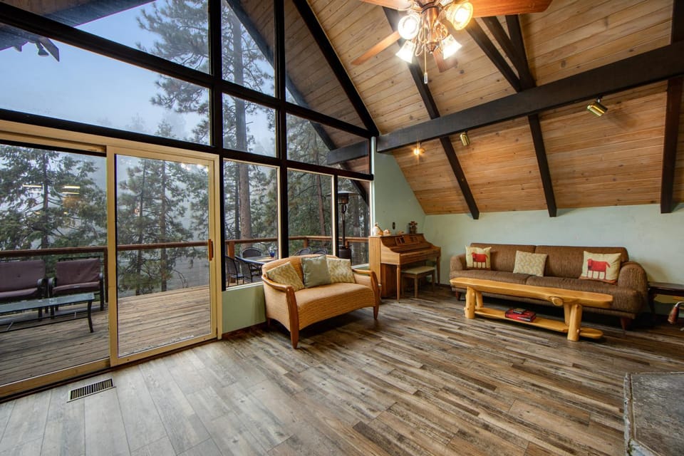 Cabin on a Hill Cabin in Idyllwild-Pine Cove