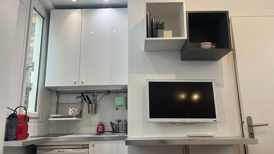 TV and multimedia, Kitchen or kitchenette, stove