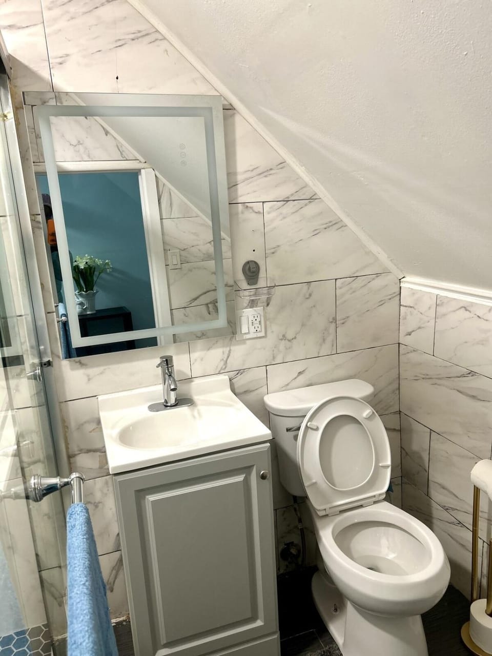 Elizabeth 2BR Kitchenette Minutes from Airport Apartment in Elizabeth