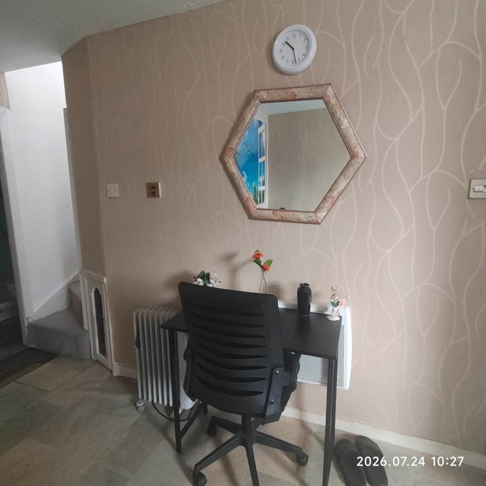 Entire 1st-Floor Apartment with Free Parking Ideal for Etihad, Co-op Live & City Centre Apartment in Manchester