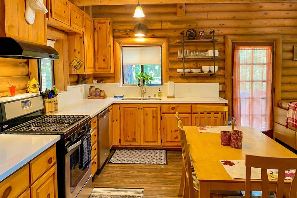 Deer Lane Lodge House in Idyllwild-Pine Cove
