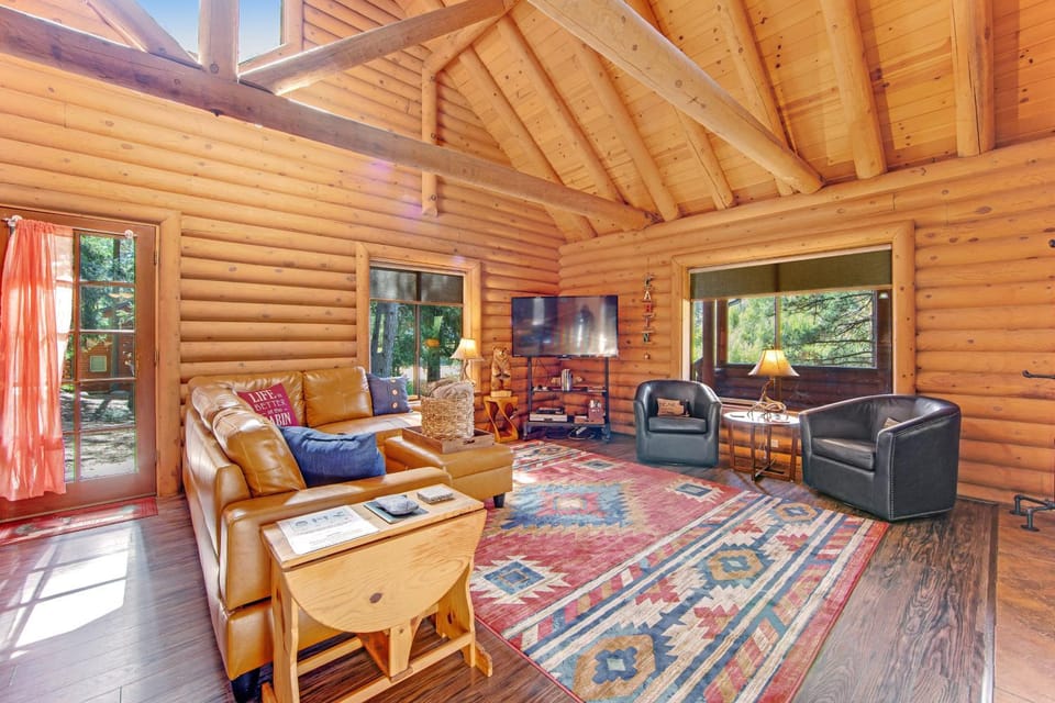 Deer Lane Lodge House in Idyllwild-Pine Cove