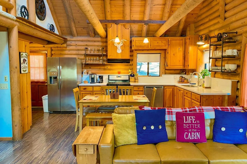Deer Lane Lodge House in Idyllwild-Pine Cove