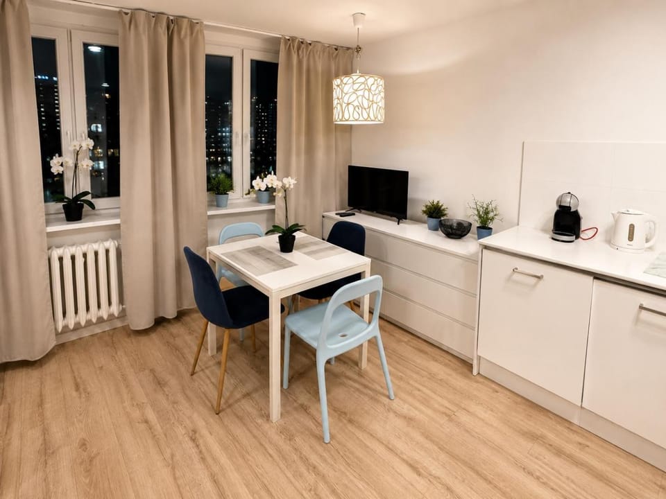 TV and multimedia, Kitchen or kitchenette, Dining area, internet