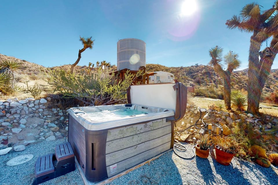 Desert Noir Retreat House in Yucca Valley