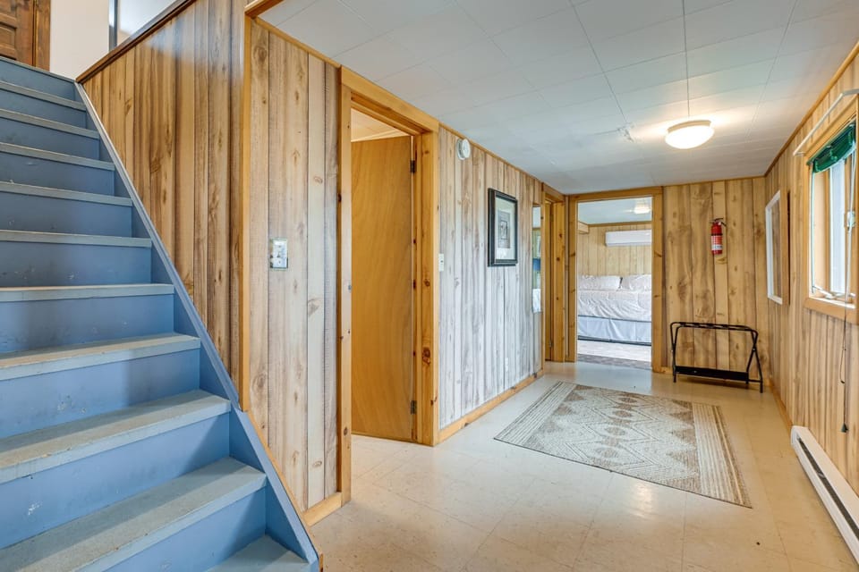 Sunset Side of Seneca Lake! Family Home w/ Dock House in Seneca Lake