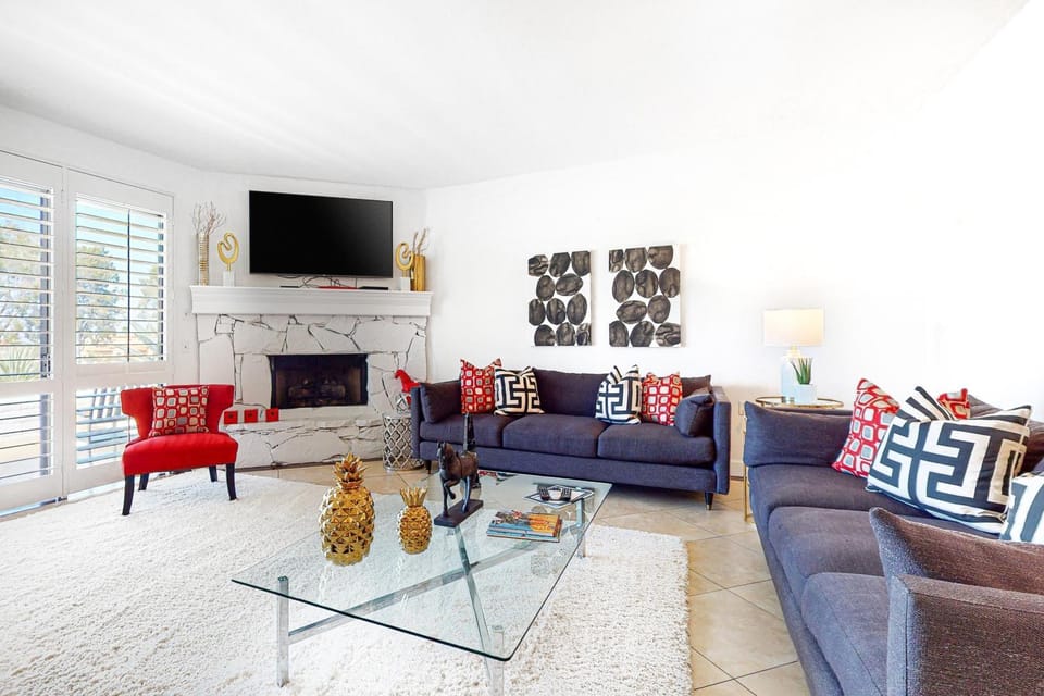 El Paseo Modern House in Palm Desert