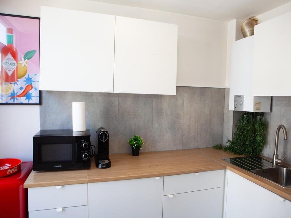 Kitchen or kitchenette