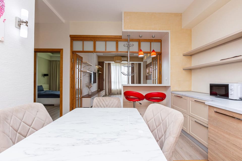 Kitchen or kitchenette, Living room, Seating area, minibar