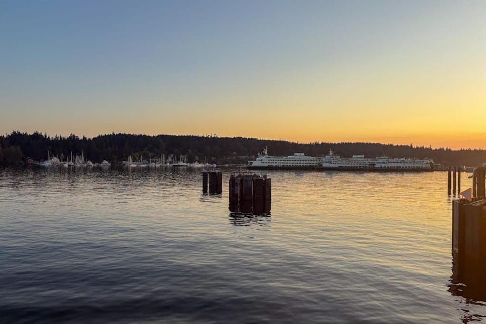 Eagle Harbor House World Cup Availability House in Bainbridge Island
