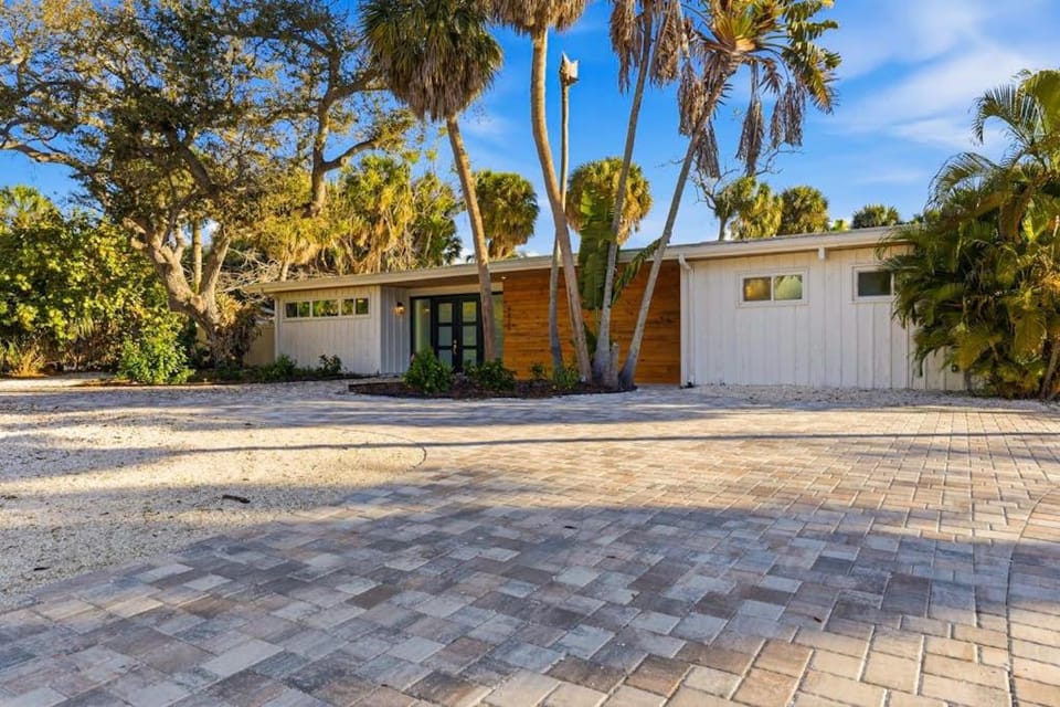 Commonwealth Luxury House in Siesta Key