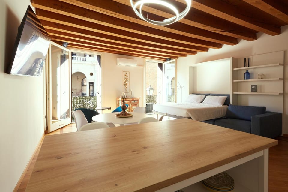 Royal Heritage Flat - Palladian Masterpiece View Apartment in Vicenza
