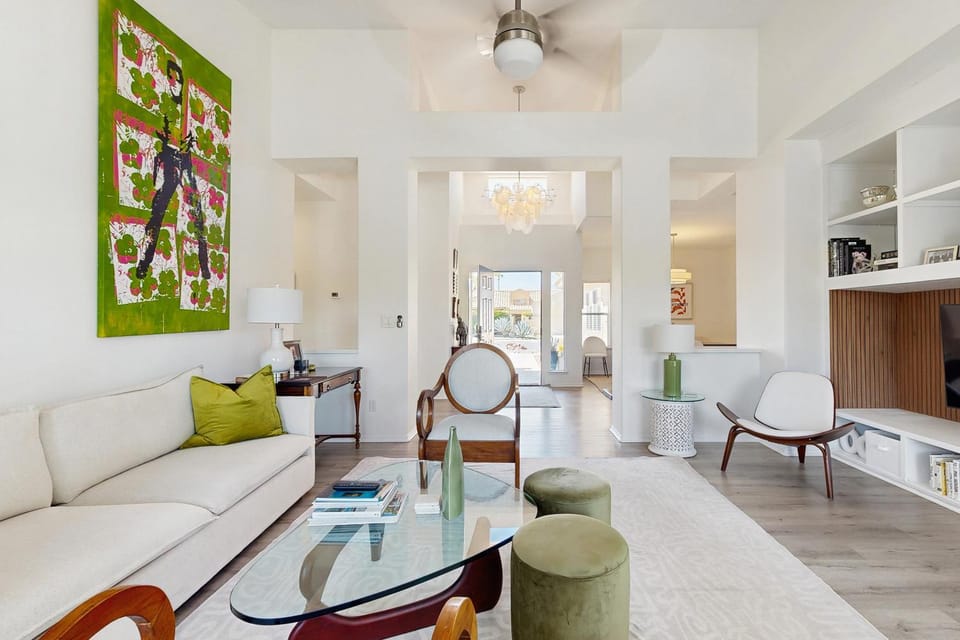 Loufie's Desert Retreat House in Palm Desert
