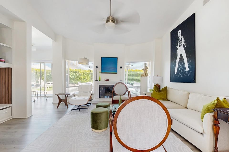 Loufie's Desert Retreat House in Palm Desert