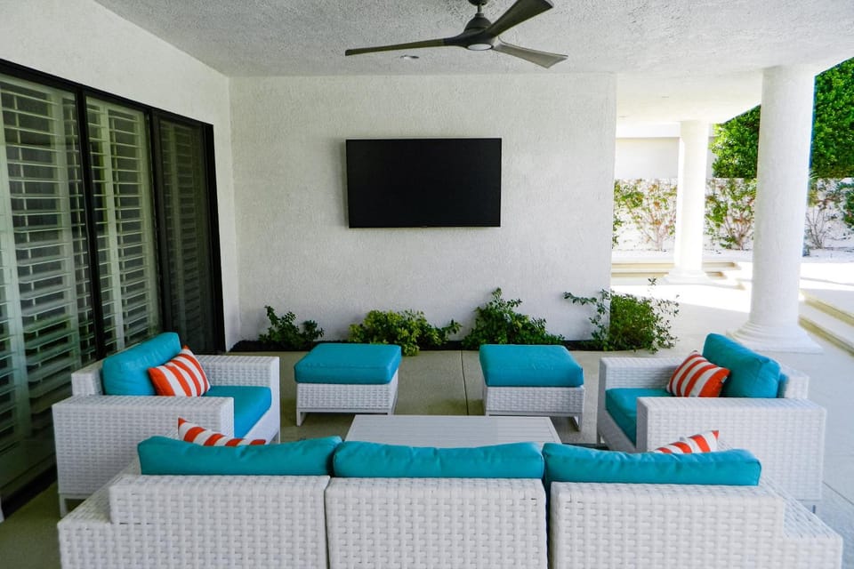 Luxury Estate in Indian Wells Country Club House in Indian Wells