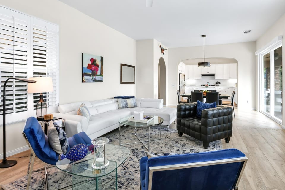 Luxury on the Lake Rancho Mirage House in Cathedral City