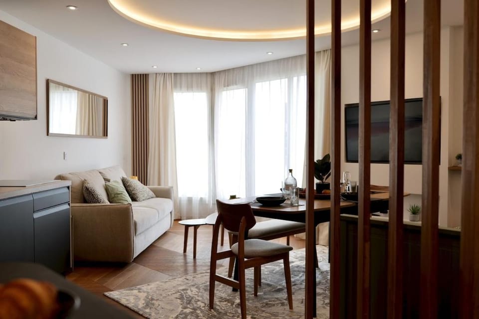 Penthouse - Eiffel Tower View - Porte de Versailles - Parking Apartment in Issy-les-Moulineaux
