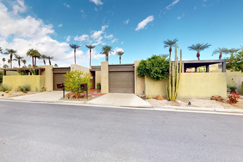 Palm Oasis Escape House in Cathedral City