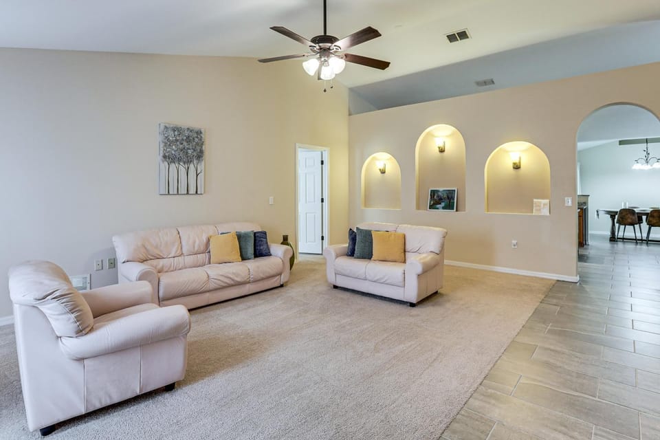 Spacious 4BR Home in Deltona w/ Screened Porch! House in Deltona