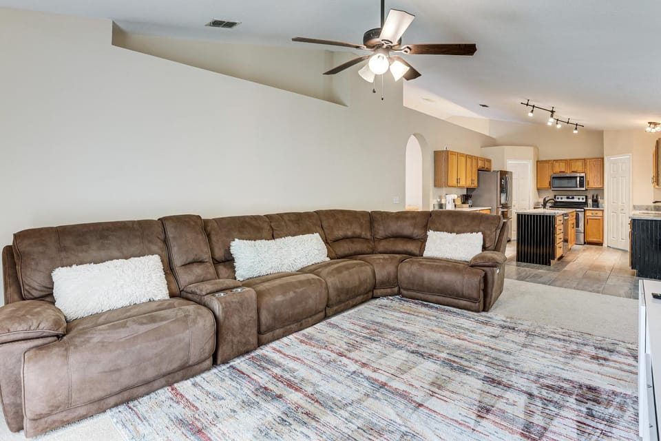 Spacious 4BR Home in Deltona w/ Screened Porch! House in Deltona
