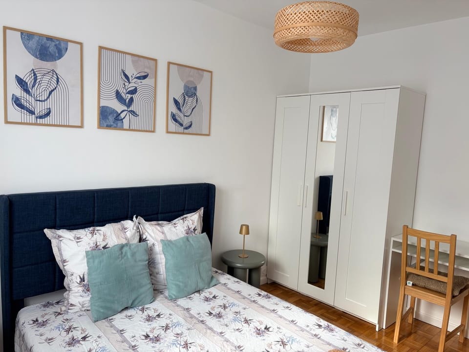Bed, Living room, Photo of the whole room, Seating area, Bedroom, wardrobe