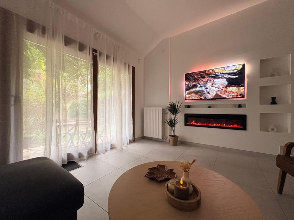 Communal lounge/ TV room, TV and multimedia, Living room