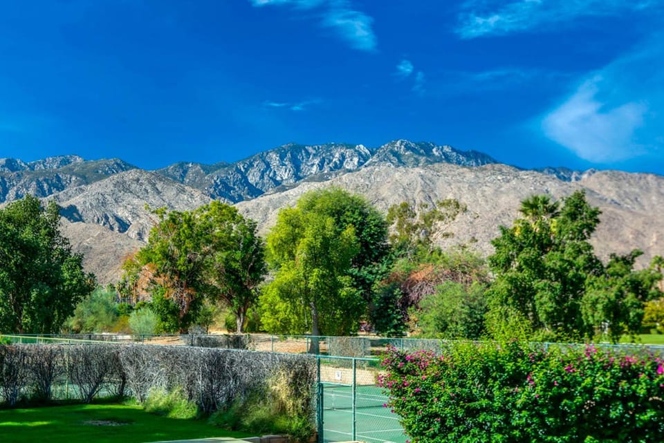Palms & Peaks 7 Night minimum stay House in Palm Springs