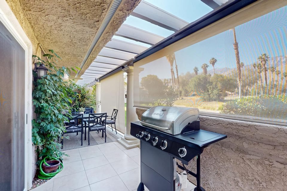 Palms & Peaks 7 Night minimum stay House in Palm Springs