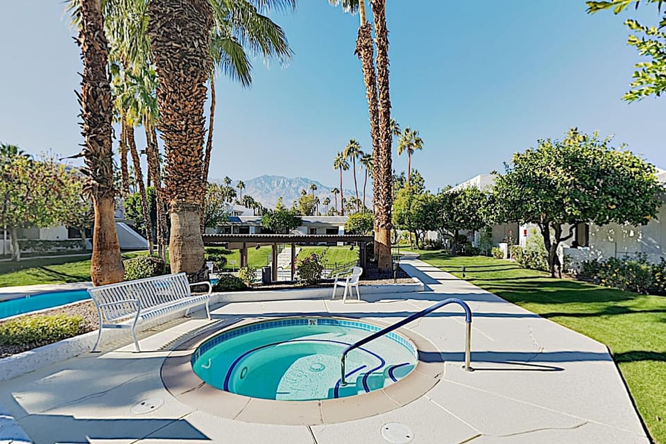 Palm Tree Retreat Unit 128 - 4330 Apartment in Cathedral City
