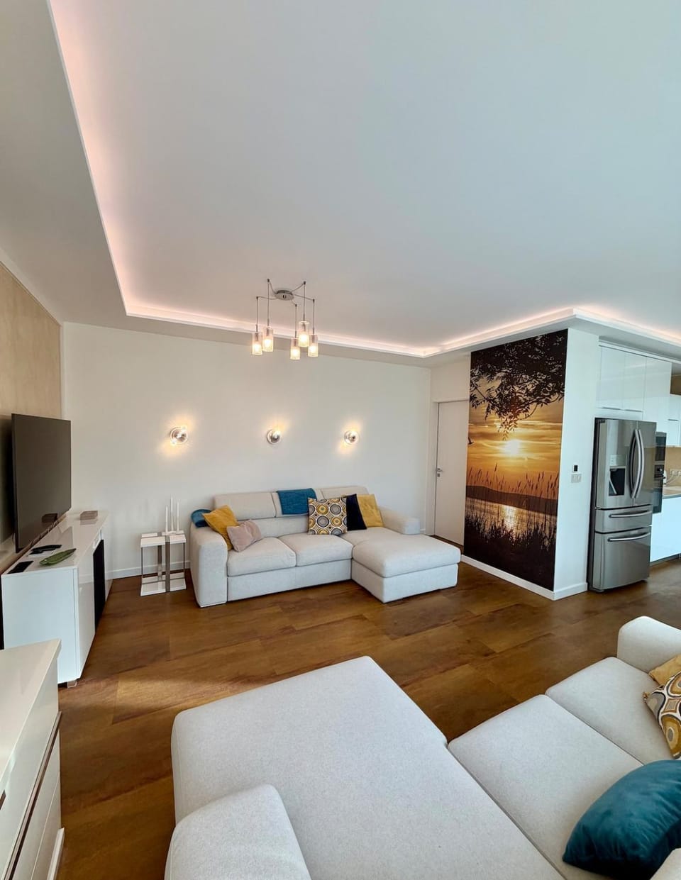 Bed, TV and multimedia, Living room