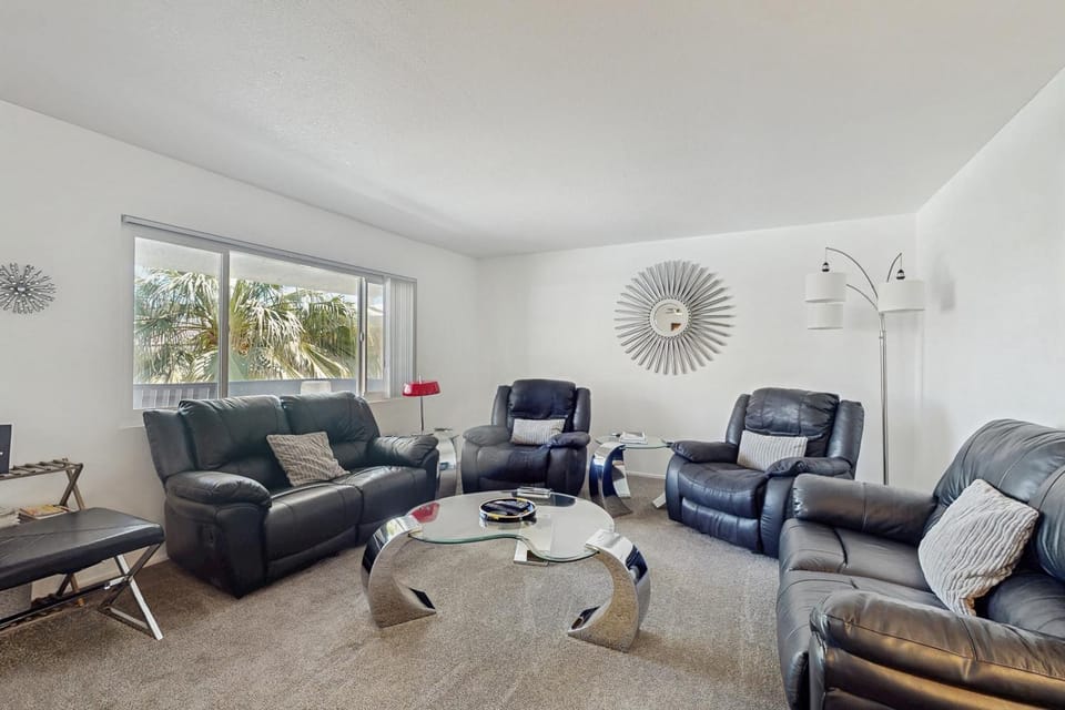 Peaceful Paradise on Palm Canyon Drive Apartment in Palm Springs