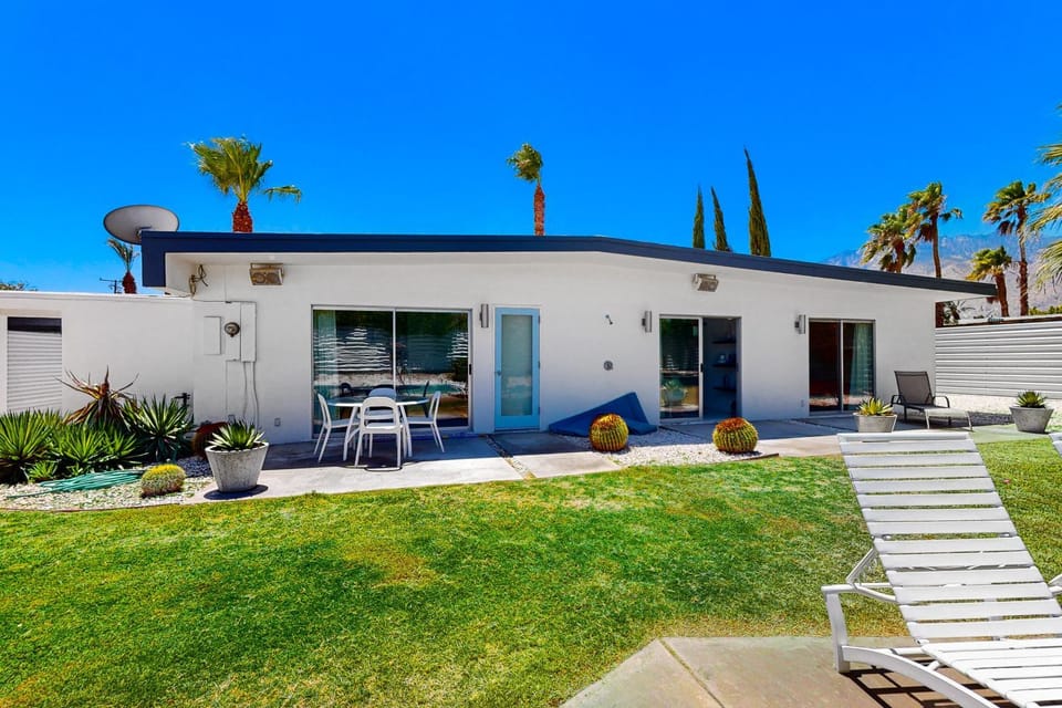 Poolside Modern Wexler - 1261 House in Palm Springs