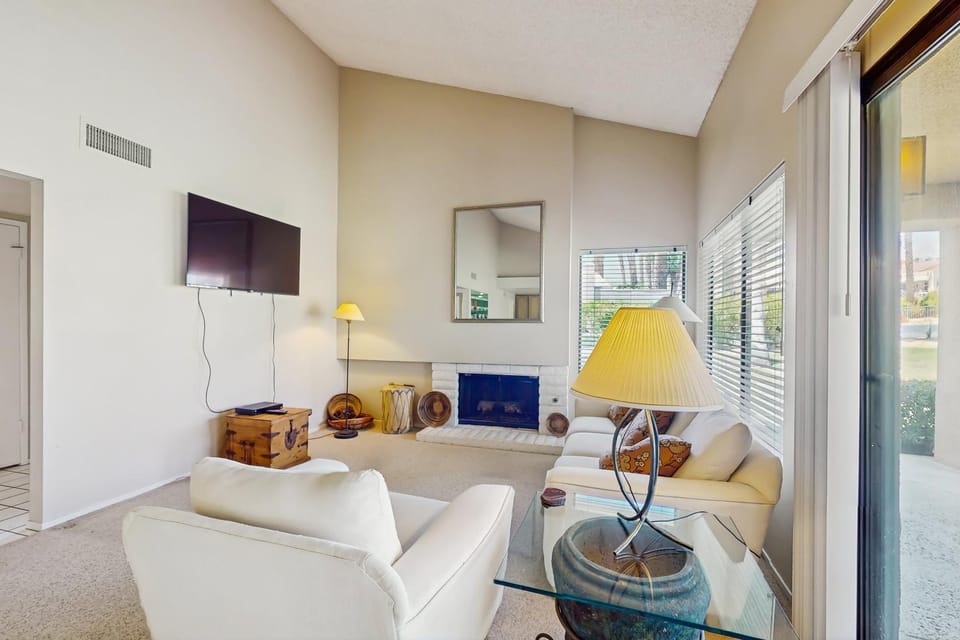 Poinciana Paradise House in Palm Desert