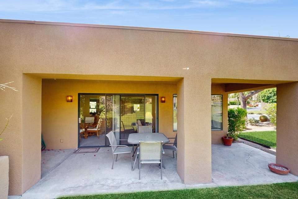 Poinciana Paradise House in Palm Desert