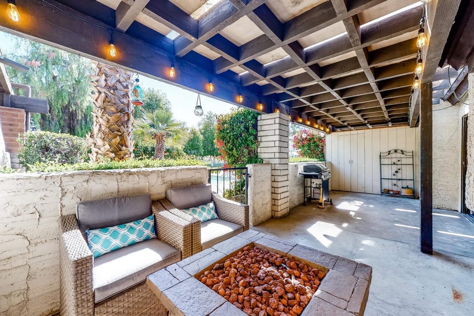 Poolside Getaway - 4610 Apartment in Cathedral City