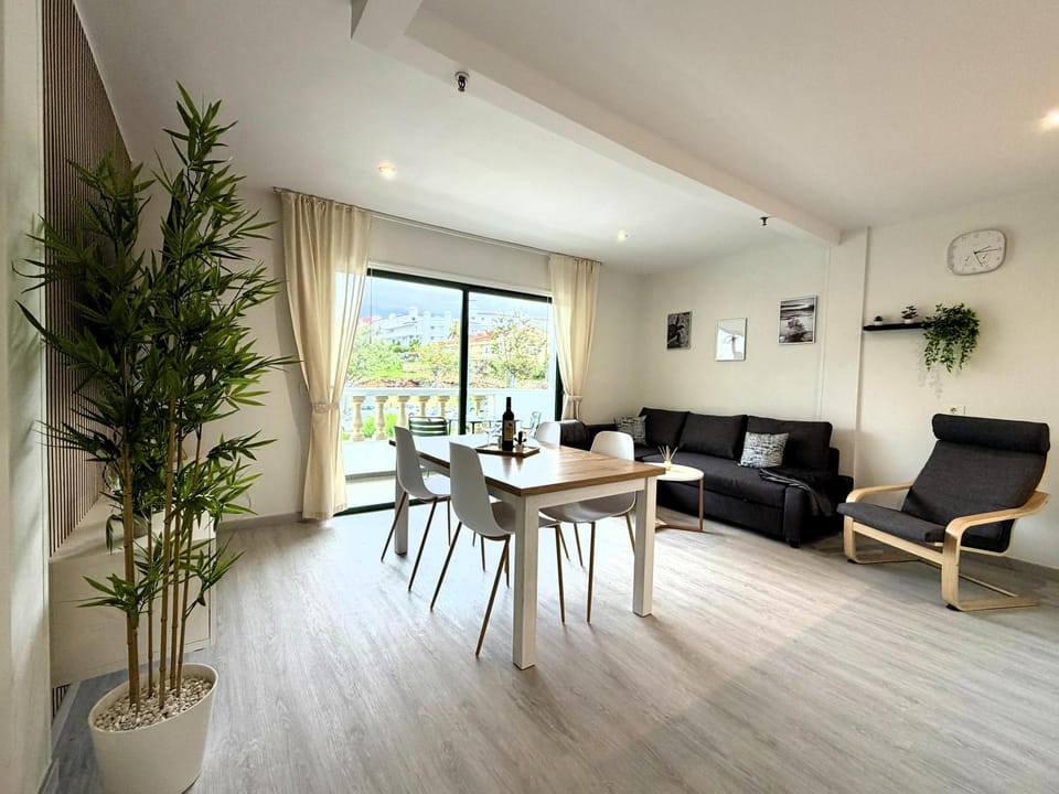 Living room, Seating area, Dining area, heating