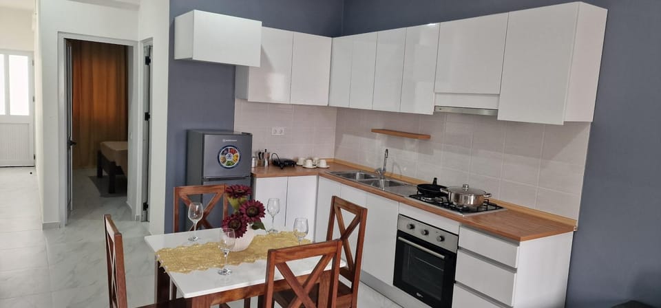 Coffee/tea facilities, Dining area, stove