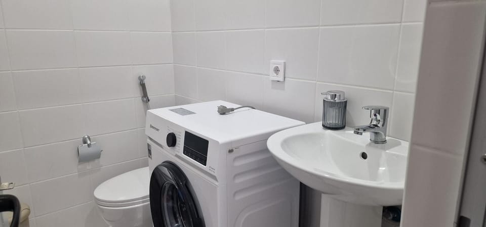Bathroom, washing machine