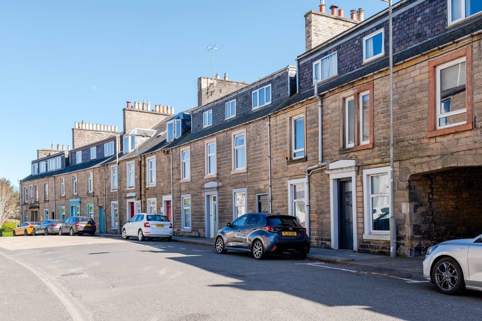 Charming Prime-Central Gem in Hawick-Walk to Shops House in Hawick