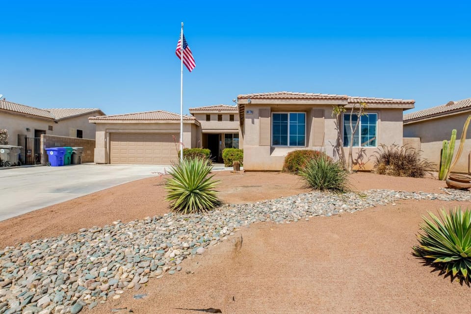 Robles Paradise House in La Quinta