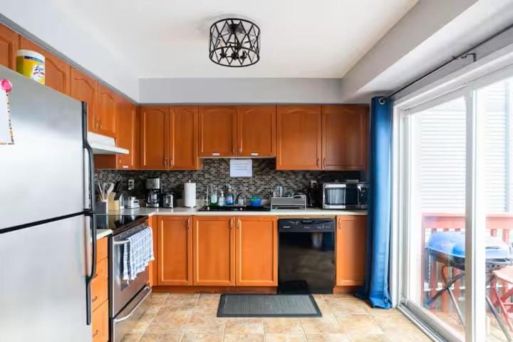 Private Rooms in a House Hostel in Bowmanville