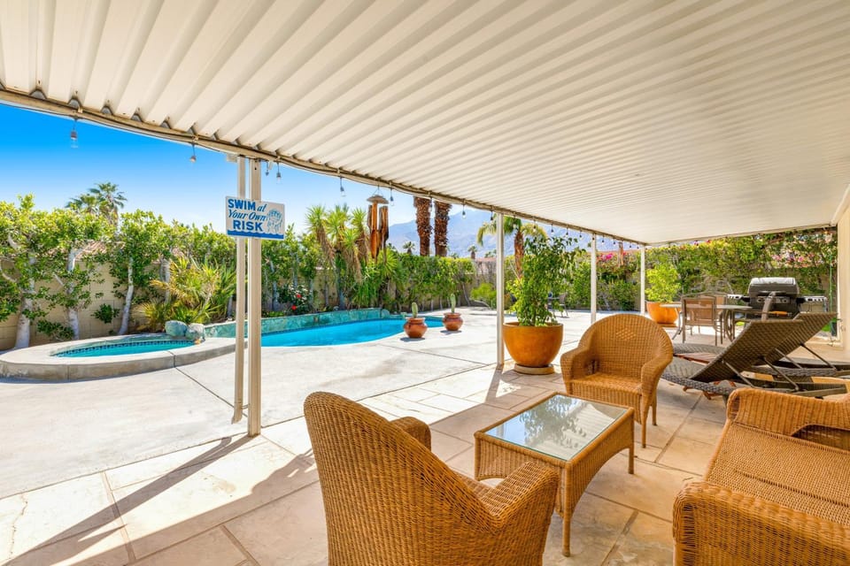 Sunrise Park Paradise - 49304 House in Palm Springs