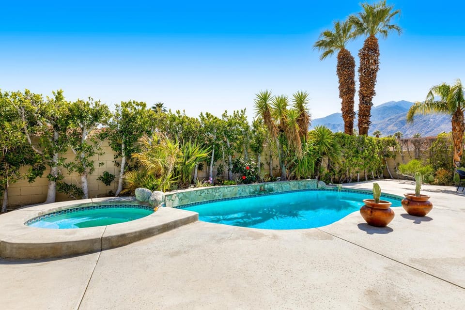 Sunrise Park Paradise - 49304 House in Palm Springs