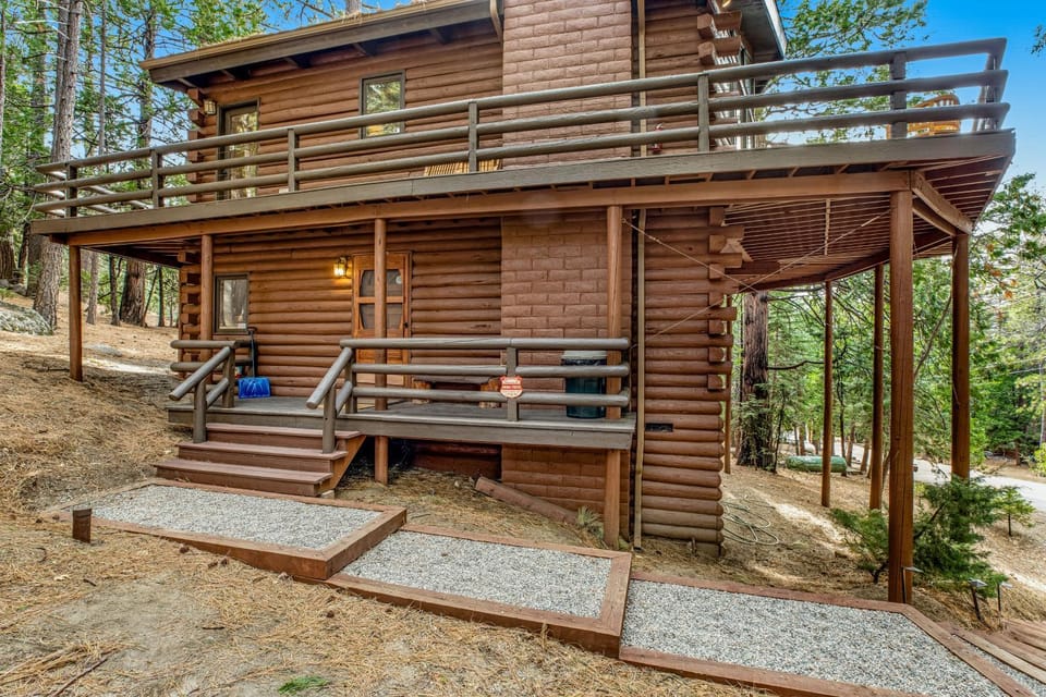 Tahquitz Rock Lodge House in Idyllwild-Pine Cove