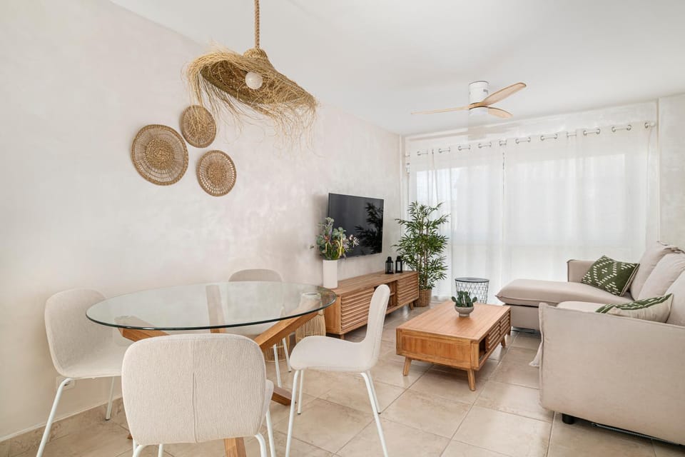 TV and multimedia, Living room, Dining area