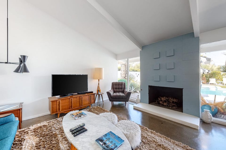 The Arrow of Twin Palms - Midcentury Alexander - 3505 House in Palm Springs
