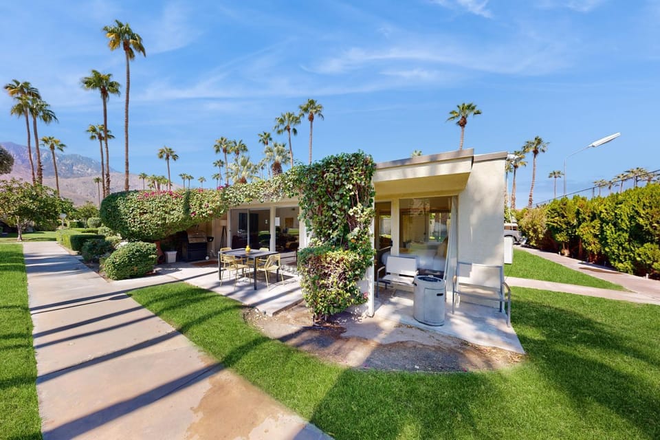 The CoCo Cabana Unit 31 - 69256 Apartment in Palm Springs