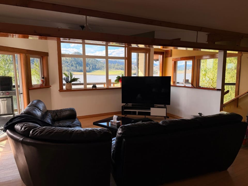 Communal lounge/ TV room, TV and multimedia, Living room